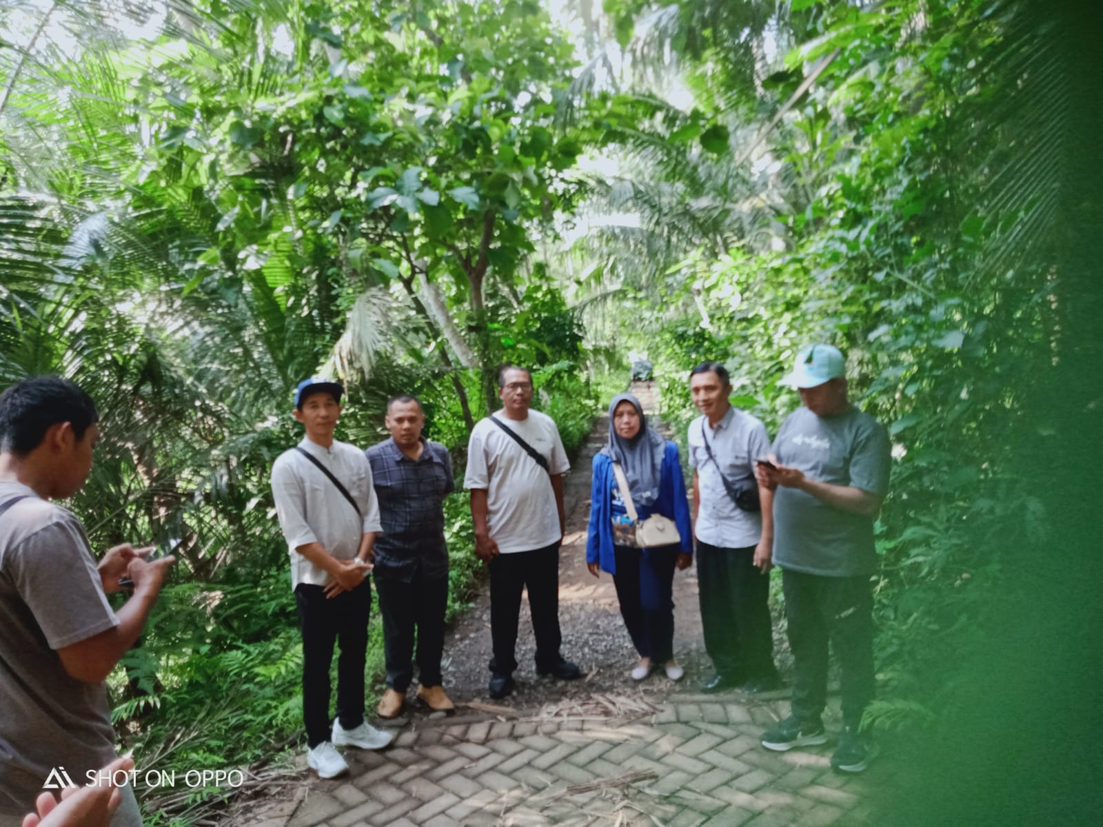 MC 0 Pavingisasi di Dusun Secawan Desa Dadapan oleh Petugas Dinas PU Banyuwangi