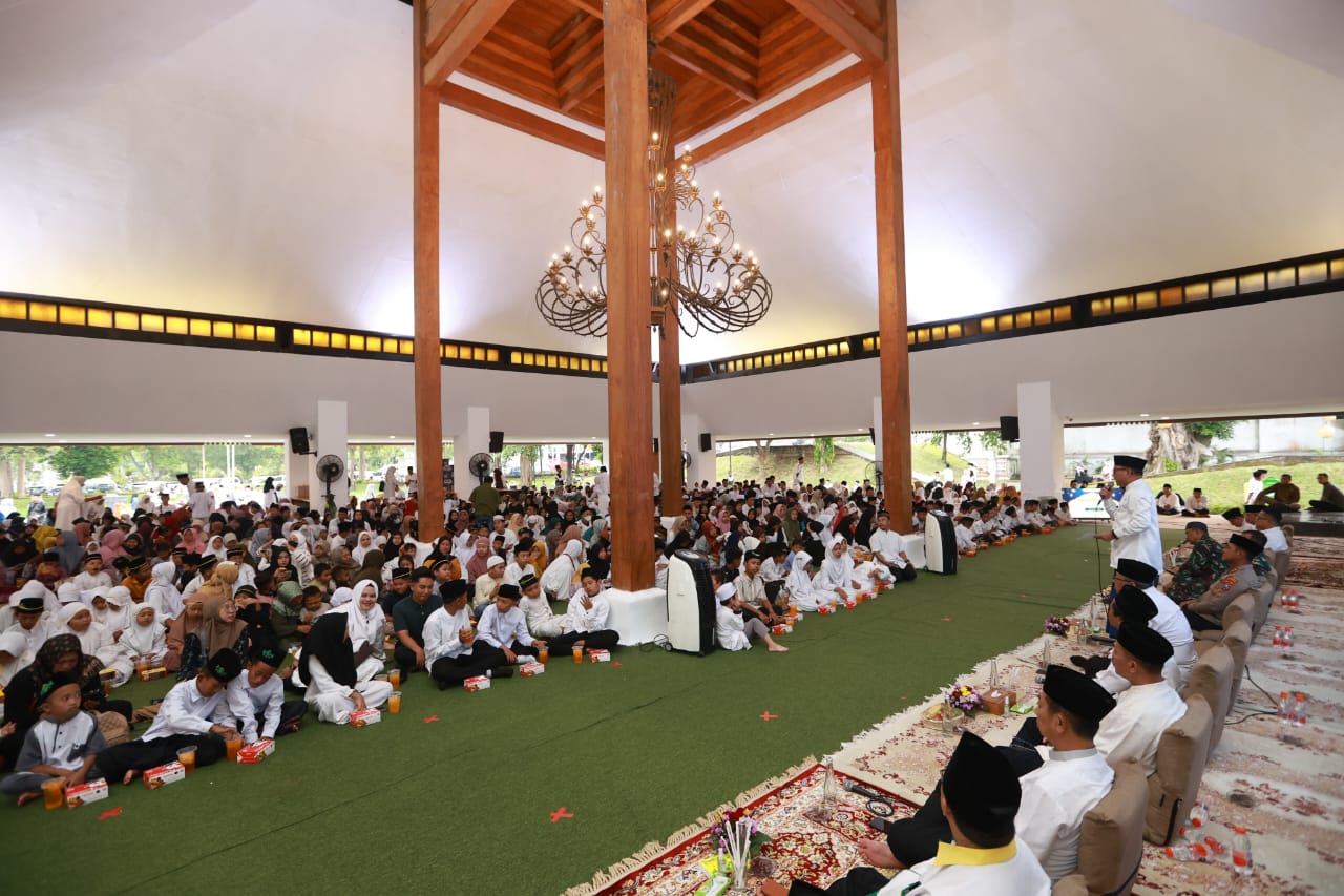Pemkab dan Baznas Banyuwangi Santuni Seribu Anak Yatim